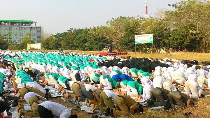 Ribuan Santri Dan Masyarakat Wajo Ikuti Shalat Istisqa