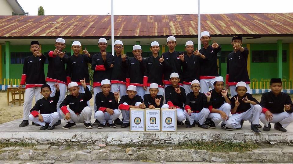 Ratusan Santri MTs Putra Gelar Pemilihan Osis