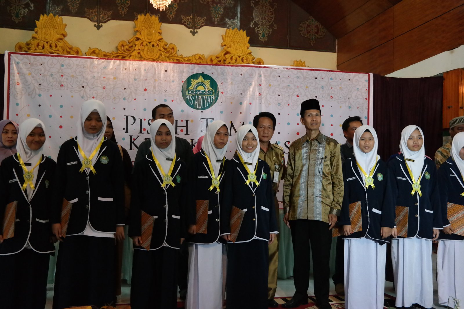 Ratusan Santriwati MTs Puteri 1 As'adiyah Lulus 100%