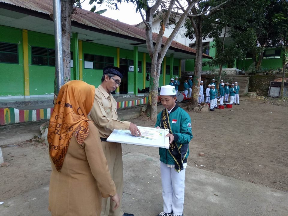 Santri As'adiyah Berhasil Bawa Penghargaan Untuk Pemerintah