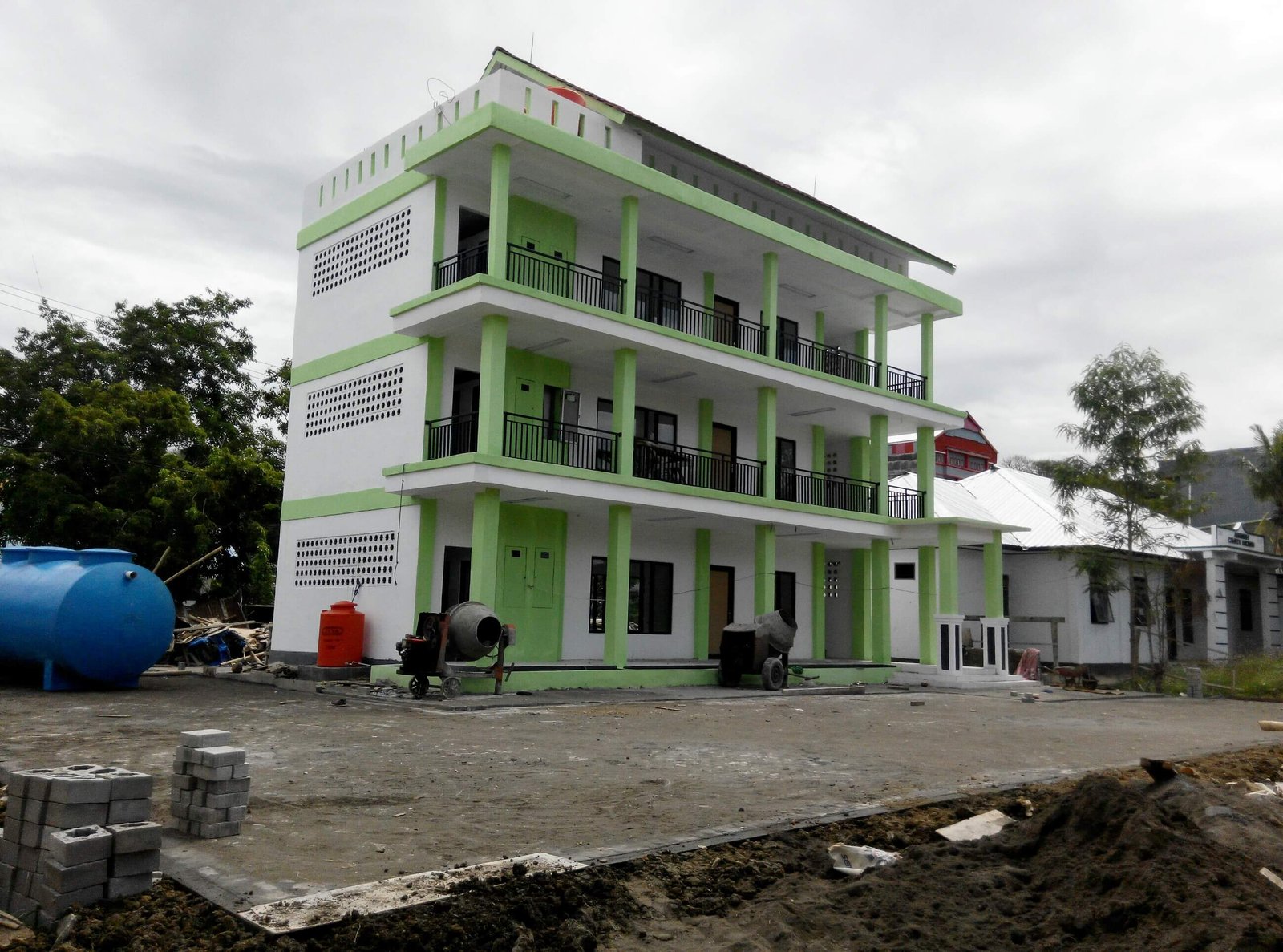 Pembangunan Gedung Asrama Santri Mulai Rampung