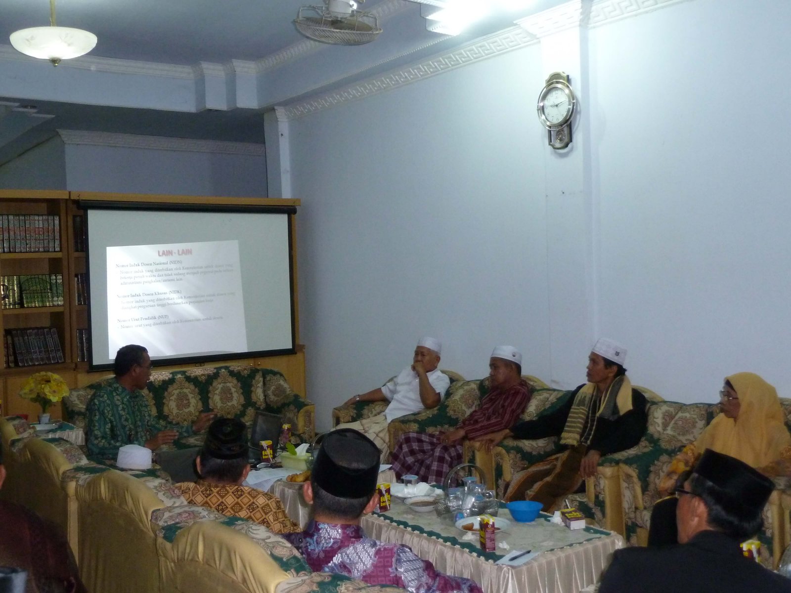 Pimpinan Dan Dosen STAI Gelar Rapat