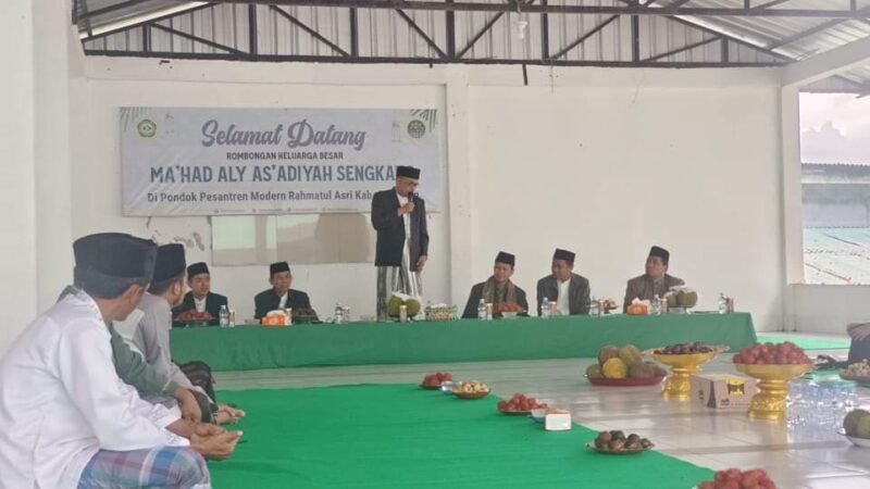 Dr. KH. Muhyiddin Tahir Membangikan Inspirasi Kehidupan Rasulullah SAW pada Isra Mi'raj yang digelar Ma'had Aly As'adiyah bersama PPM Rahmatul Asri