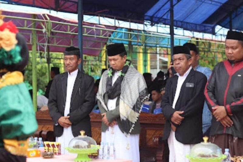 Gurutta H. Bunyamin M. Yapid, Lc., MA Berikan hadiah Umrah kepada Santri As'adiyah Darussalam Belawa Rahmat