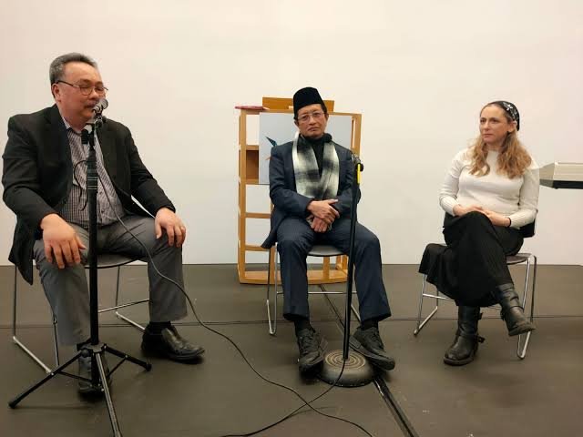 Ketua Umum Pondok Pesantren As'adiyah, AG. Prof. Dr. H. Nasaruddin Umar Memaparkan Perdamaian Antar Umat di Hartford International University 
