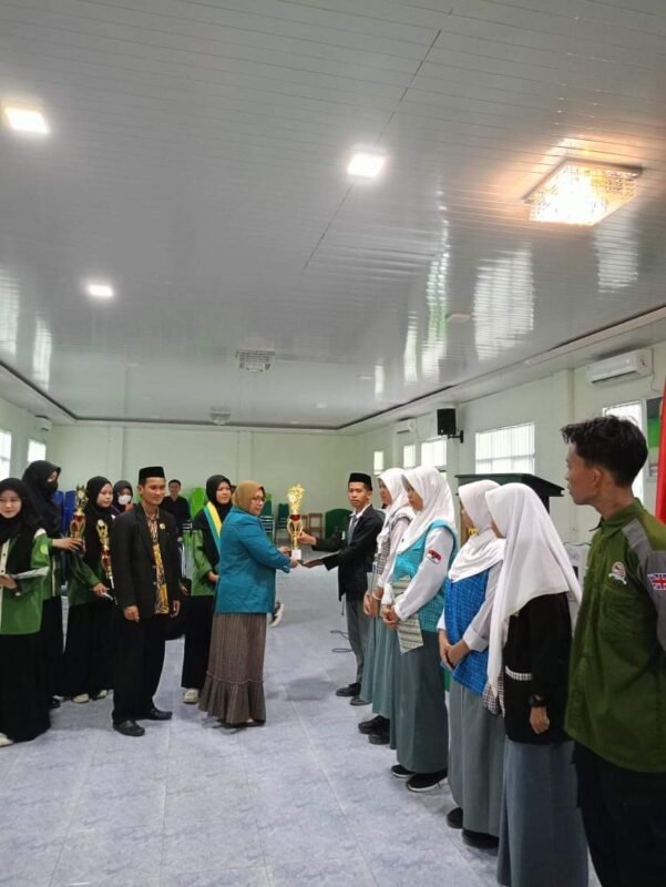 MA As’adiyah Putra Macanang dan PDF Ulya Putri Bersinar dalam English Competition Tingkat SMA/SMK/MA Se-Kabupaten Wajo