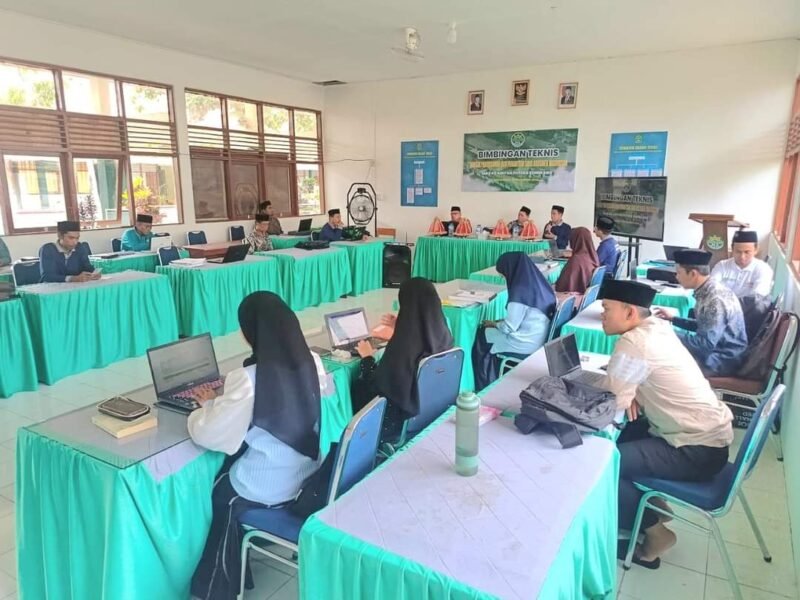 MAS As'adiyah Putra Sengkang Adakan Bimtek Penyusunan Soal Asesmen Berbasis HOTS