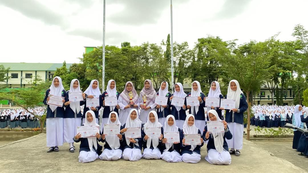 MAS As'adiyah Putri Sengkang Raih Juara 3 Pada Parade Paskibra Sekolah Tingkat SMA/SMK/MA SE-SULAWESI SELATAN di MAN Wajo