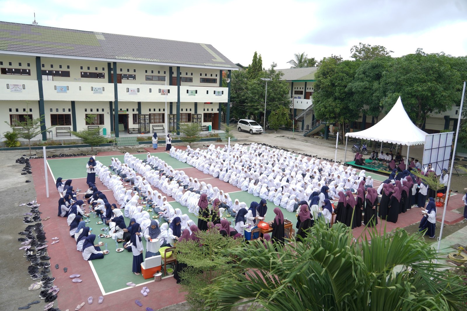 MAS dan PDF Ulya As’adiyah Putri Sengkang Gelar Family Gathering Sekaligus Merayakan Hari Raya Idul Adha