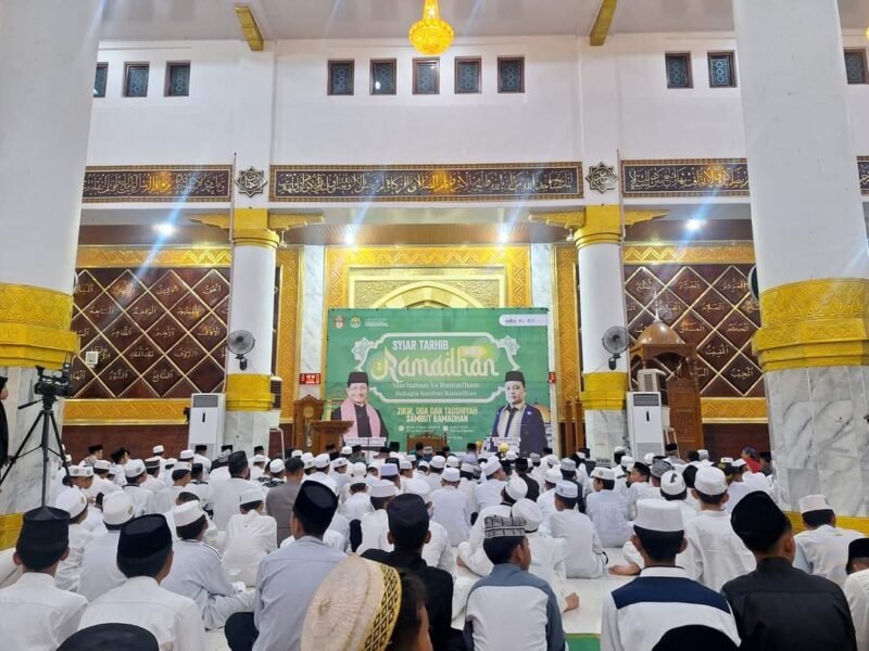 Momentum Penuh Khusyuk: Zikir dan Doa Sambut Ramadhan Memukau Ribuan Jemaah di Masjid Agung Ummul Qurra