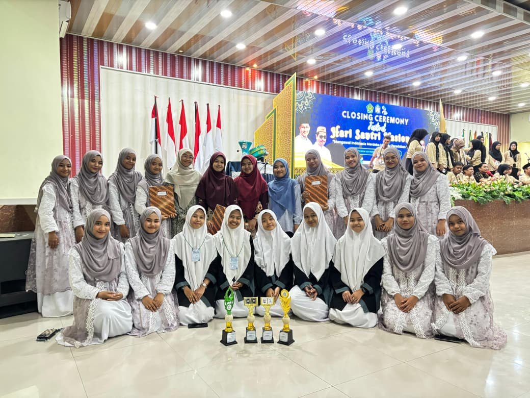 PDF Ulya As’adiyah Putri Sengkang Raih Empat Penghargaan di Festival Hari Santri Nasional 2025 se-Sulselbar
