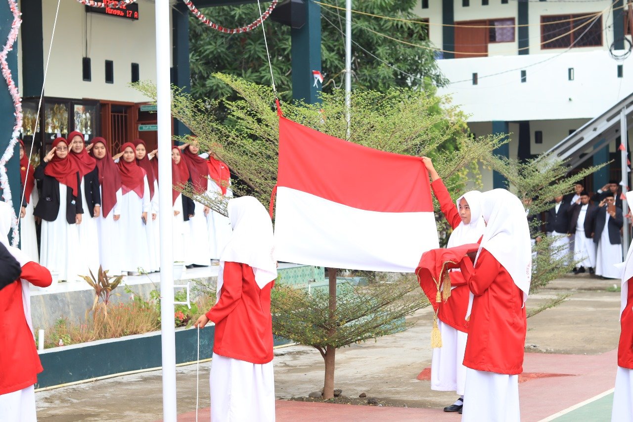 Pondok Pesantren As’adiyah Gelar Upacara HUT ke-80 Kemerdekaan RI di Kampus II dan III