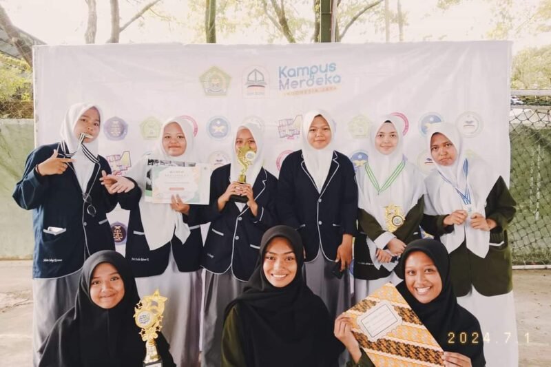 Santri PDF Ulya As'adiyah Putri Raih Berbagai Penghargaan di Pekan Ilmiah Nasional ke-4 IAIN Bone