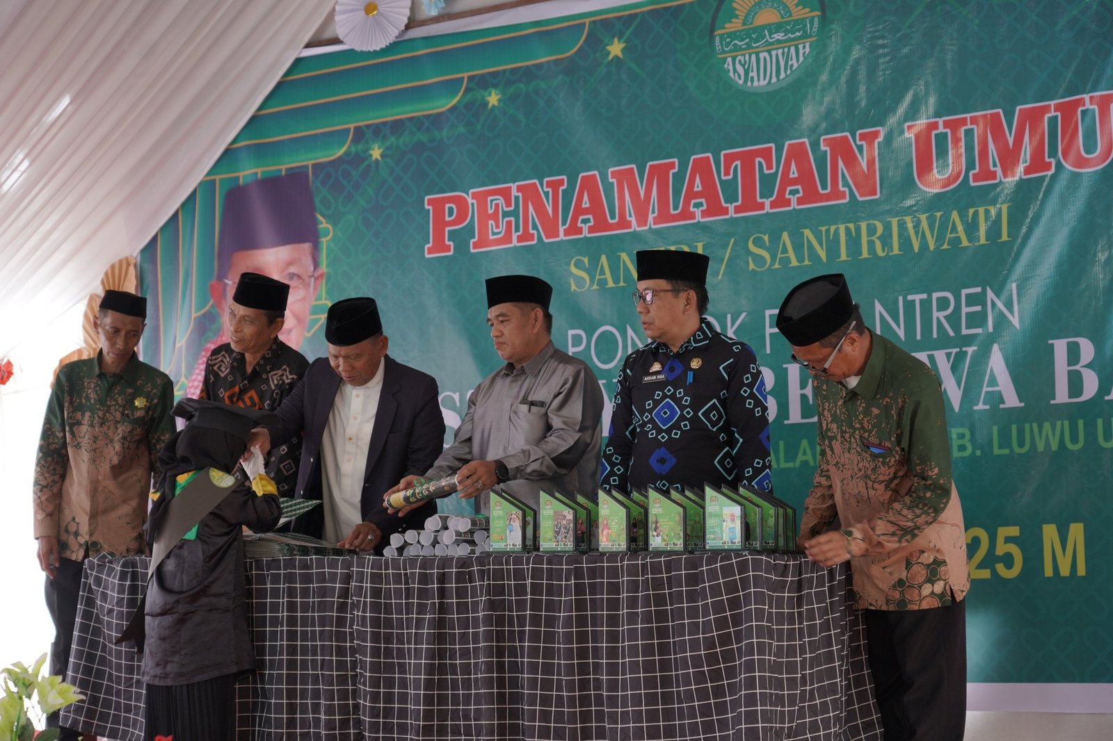 Sekretaris Jenderal Pusat As'adiyah Hadiri Penamatan Umum dan Resmikan BLK Komputer di As'adiyah Belawa Baru