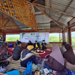 Tim Pengabdian Masyarakat Sukses Berdayakan Generasi Muda Pesisir Danau Tempe Melalui Pendampingan Produk Olahan Ikan
