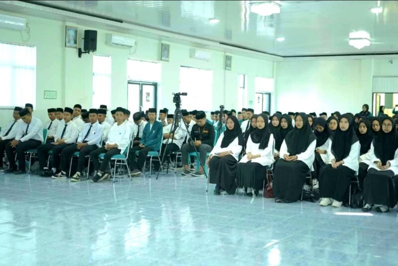Universitas Islam As'adiyah Sengkang Gelar Kuliah Perdana, Sambut 177 Mahasiswa Baru