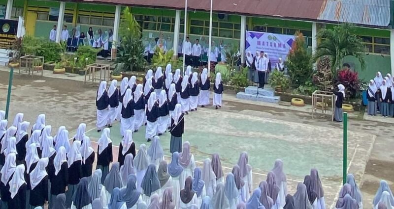 Upacara Bendera dan Pembukaan Masa Taaruf Siswa Madrasah (MATSAMA) di Madrasah Aliyah As'adiyah Putri Sengkang